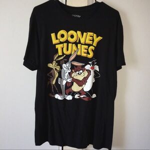 Looney Tunes t-shirt with 2-sided design LIKE NEW